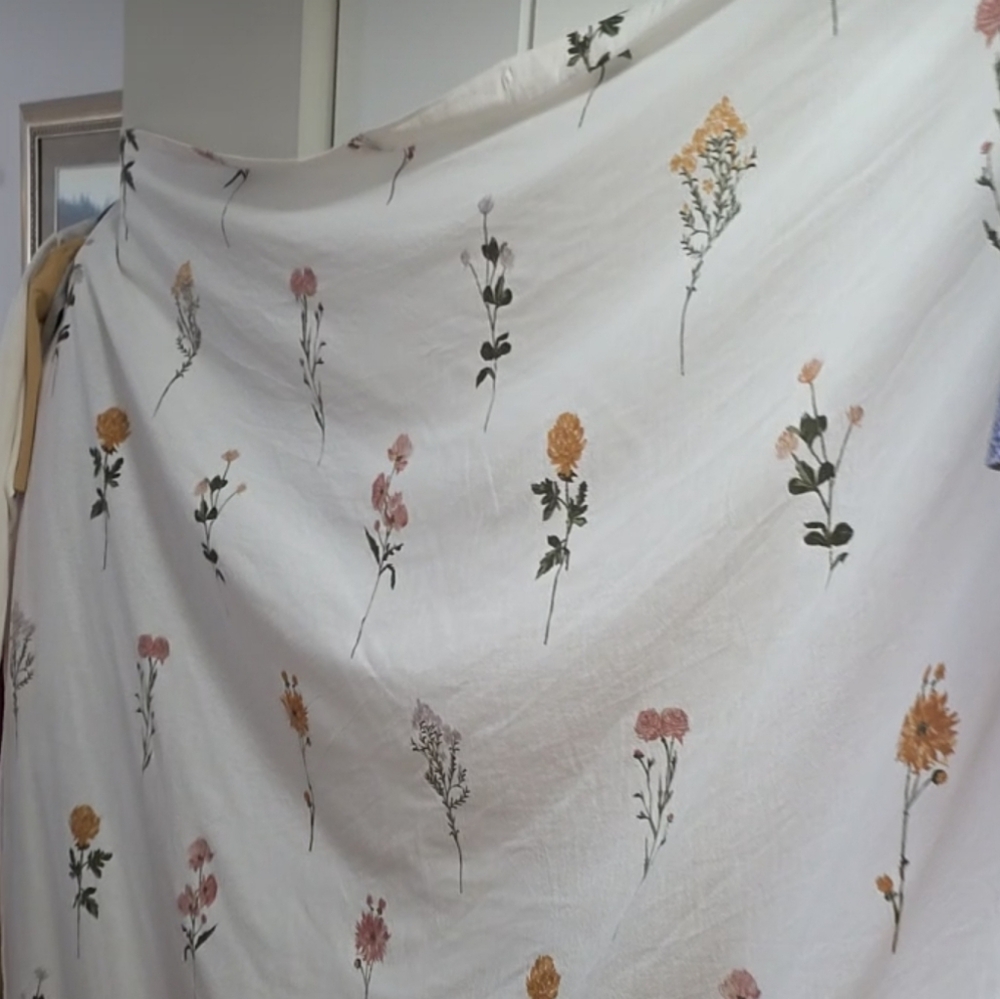 CLEARANVE NWOT Classic Cotton Shabby Outer Flower Shower Curtain Never Used